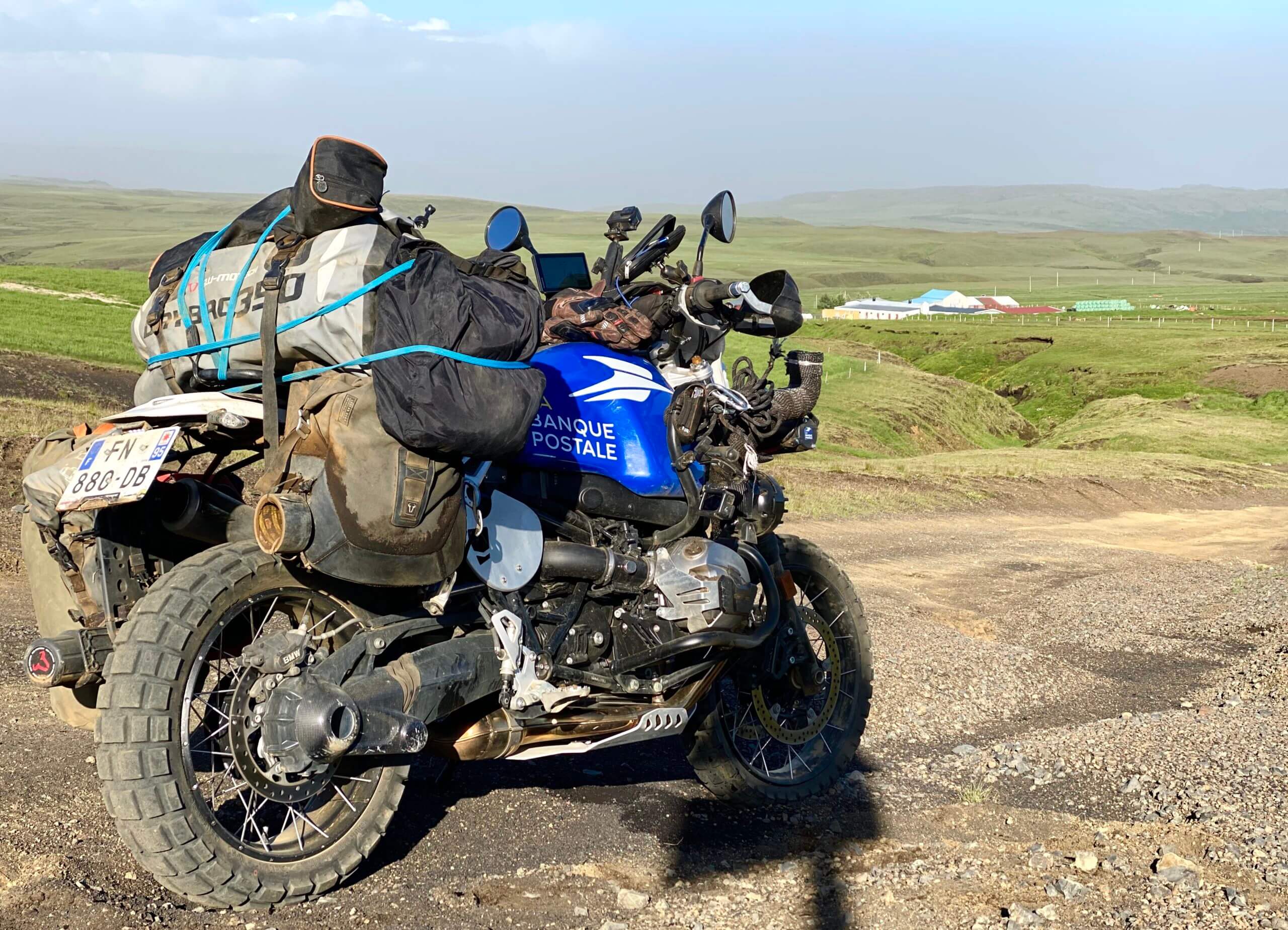 Betty épisode 4: Le tour de l'Islande ne fait jamais que 1.300 kilomètres! C'est pourtant 6.000 que nous avons parcourus avec Betty à la recherche des plus belles pistes et des endroits les plus désertiques. Ultime opus riche en rencontres et en rebondissements.