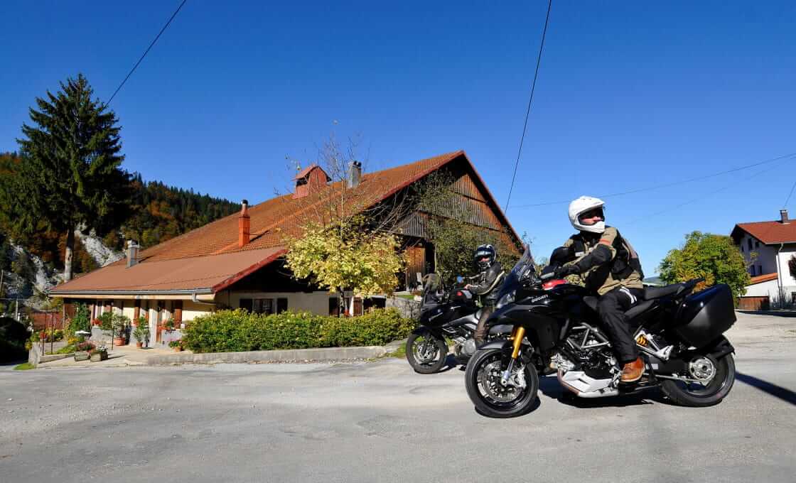 Voyage à moto : Le Haut Doubs, les sources, les belvédères, les lacs – Malbuisson